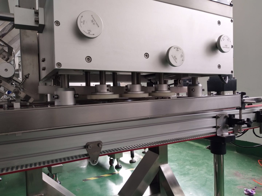 50-250mm Yüksekliğindeki Şişeler İçin PLC Kontrollü Lineer Tip Kapatma Makinesi